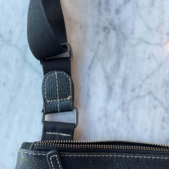 Roots Premium Black Leather Bag - Picture 5 of 11